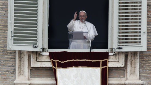 PHOTO: Pope Francis blesses the crowd in St. Peters Square after saying the Angelus prayer at the Vatican, Sunday, March 17, 2013.