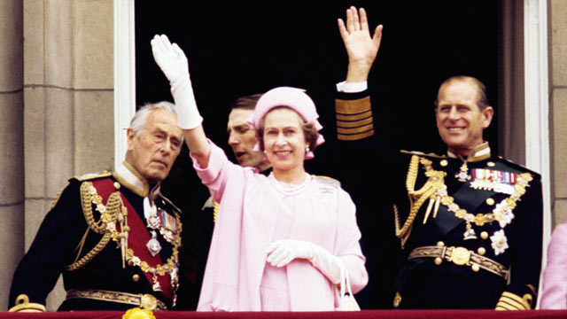 PHOTO: From left: Earl Mountbatten of Burma, Queen Elizabeth II and the Duke of Edinburgh wave from the balcony of Buckingham Palace after the Silver Jubilee procession, in 1977.