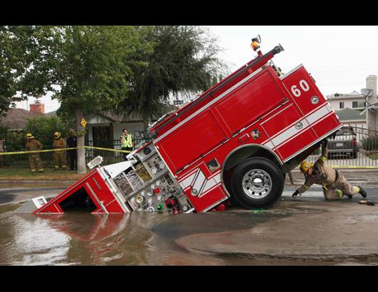 ap_sinkhole_los_angeles_nt_130304_ssh.jpg