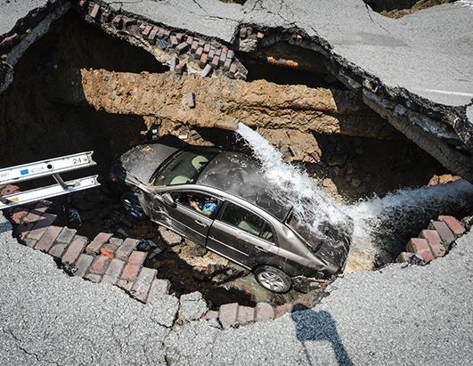 ap_toledo_sinkhole_jef_ss_130704_ssh.jpg