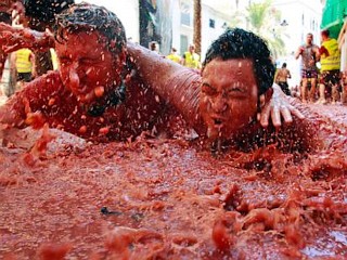Photos: Annual Tomatina Tomato Fight