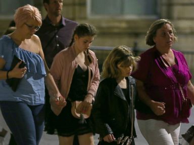 Manchester locals offer shelter, food to concertgoers after possible 'terrorist incident'