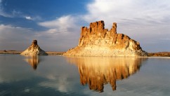 PHOTO: Tchad, geological formation on Ounianga Serir's lake in Sahara.