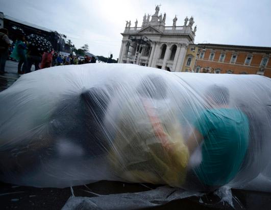 Today in Picture: May 1, 2012