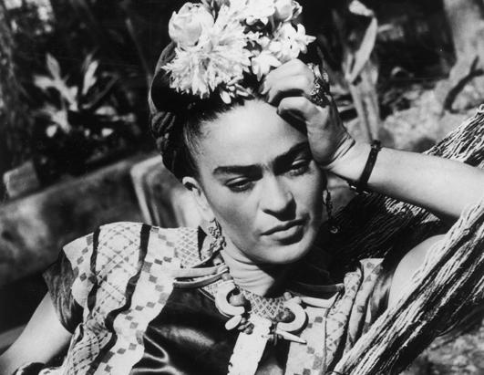 Mexican artists curious and fantastic clothes on exhibit 