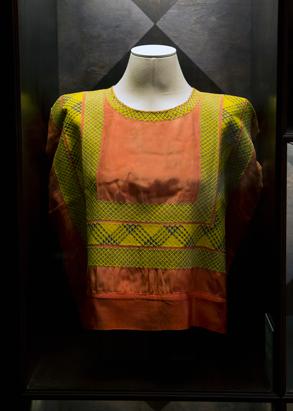 Mexican artists curious and fantastic clothes on exhibit 