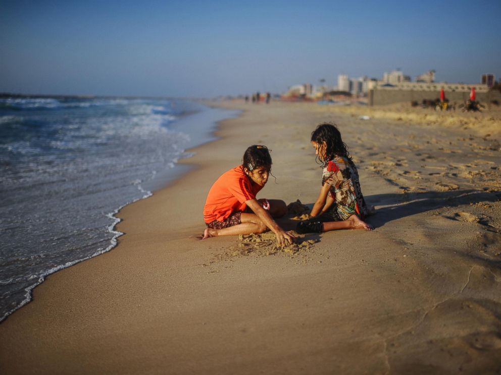 PHOTO: Palestinian children spend their time on the beaches during 72-hour humanitarian ceasefire in Gaza city, Gaza, Aug. 5, 2014.