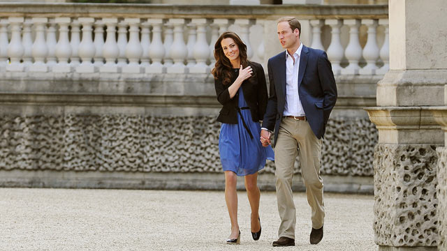 PHOTO: Prince William, Duke of Cambridge and Catherine, Duchess of Cambridge walk hand in hand from Buckingham Palace on April 30, 2011 in London, England.