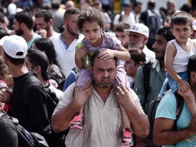 US Proposes Admitting 5,000 More Refugees in 2016