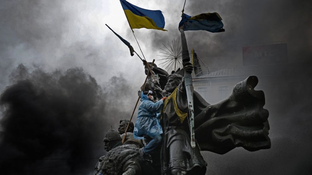 PHOTO: Anti-government protesters, continue to clash with police in Independence square, despite a truce agreed between the Ukrainian president and opposition leaders, Feb. 20, 2014 in Kiev, Ukraine.