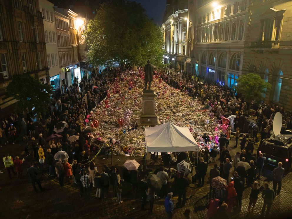 PHOTO: Members of the public take part in a vigil on St. Anns Square in Manchester, northwest England on May 29, 2017, exactly one week after a bomb attack at Manchester Arena killed 22 and injured dozens more.