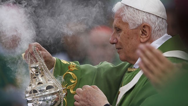 PHOTO: Pope Benedict XVI leads a Catholic mass for 70,000 visitors at Olympiastadion stadium in Berlin, Germany.