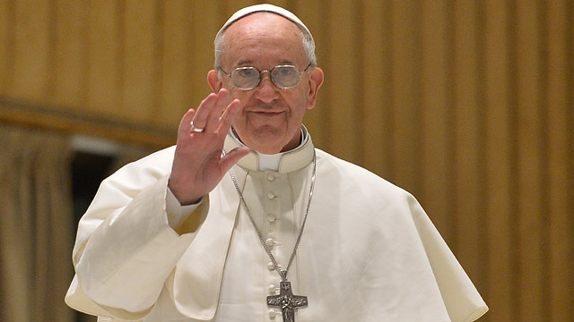 PHOTO: Pope Francis waves upon is arrival for a private audience to members of the media on March 16, 2013 at the Paul VI hall at the Vatican.