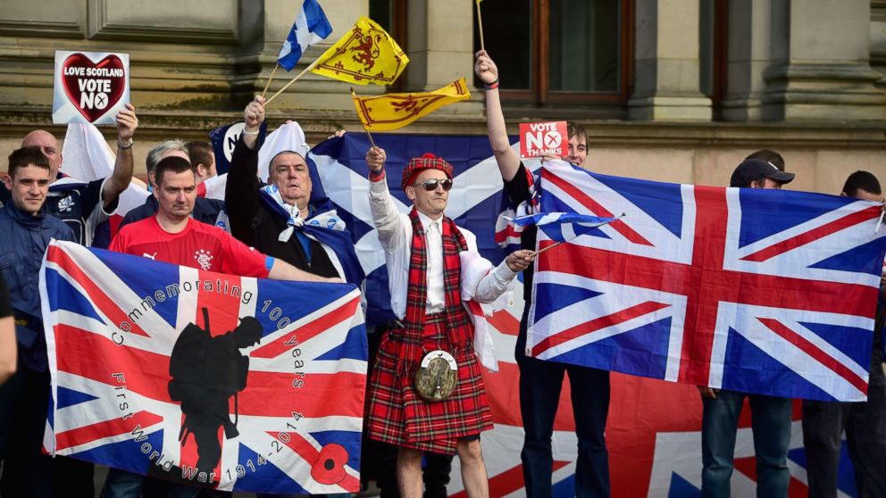 PHOTO: Unionist supporters gather near to George Square, where Yes activists had been holding a pre referendum event on Sept. 17, 2014 in Glasgow, Scotland.