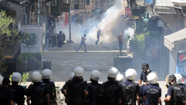 http://a.abcnews.com/images/International/gty_turkey_protesters_dm_130603_wg.jpg