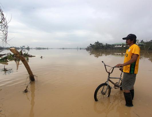 Typhoon Bopha Hits Philippines