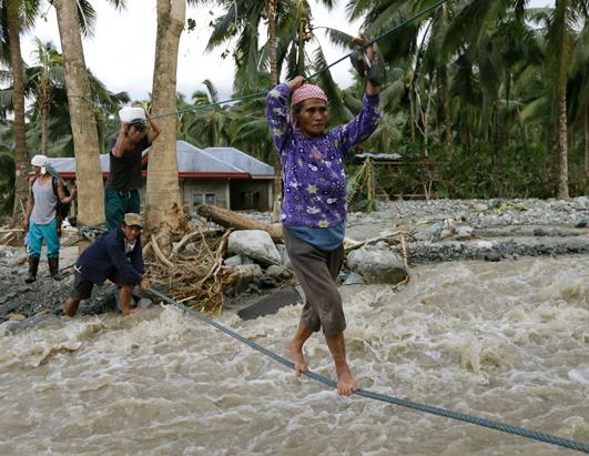 Typhoon Bopha Hits Philippines