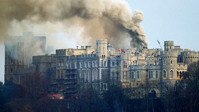 PHOTO: NOVEMBER 20, 1992_Windsor Castle on fire_Getty_56799877.jpg