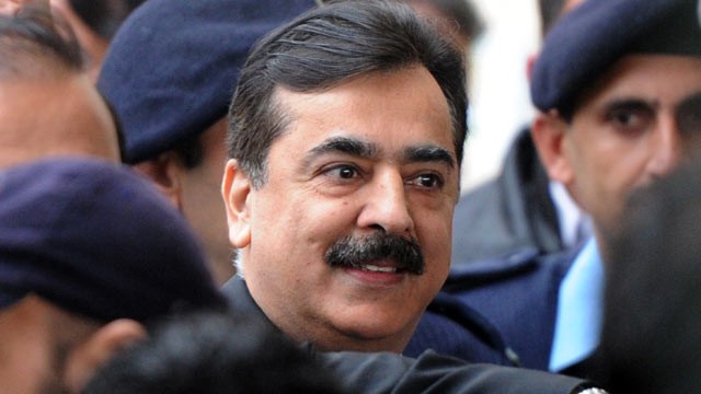PHOTO: Pakistani Prime Minister Yousuf Raza Gilani arrives at the Supreme Court in Islamabad in this Feb. 13, 2012 file photo.