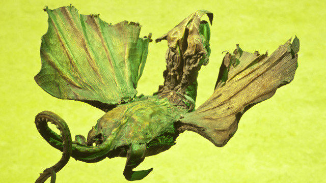 PHOTO: fake dragon skull
