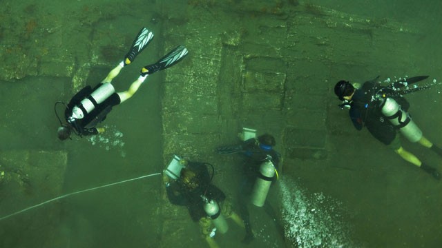 PHOTO:&nbsp;A team of leading U.S. archaeologists study the wreckage of a ship they believe to be part of Captain Henry Morgan's lost fleet.