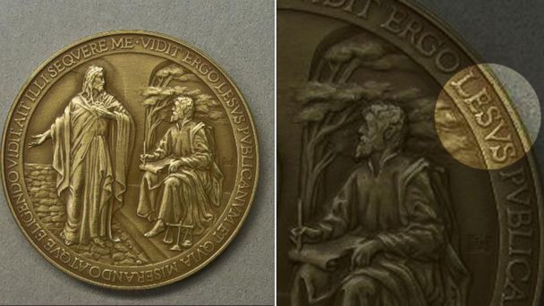 ht pope francis medal jesus misspelled 16x9 608 Vatican Misspells Jesus Name on Papal Medal