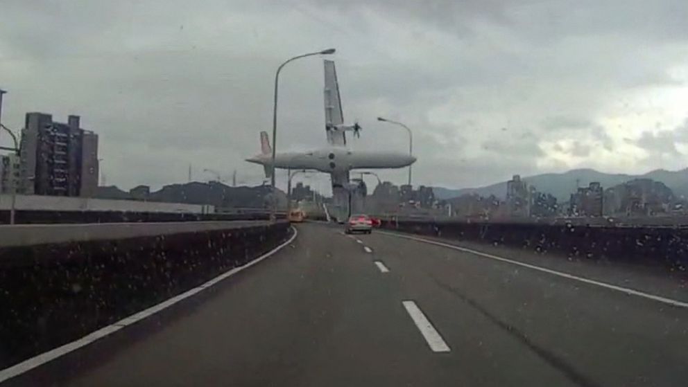 TransAsia Airways: Dramatic Video Shows Plane Moments Before.