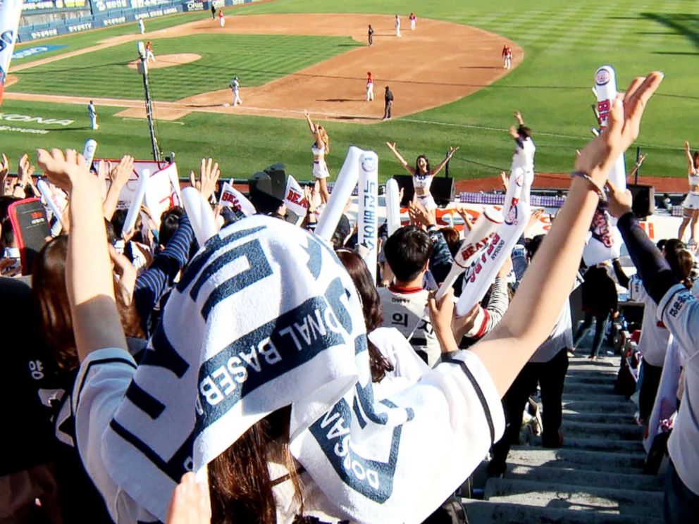 PHOTO: Korean baseball fans cheer on their favorite teams with coordinated dance moves.