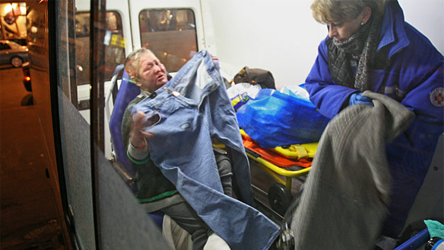 PHOTO: Dr. Elizaveta Glinka tending to Moscow homeless