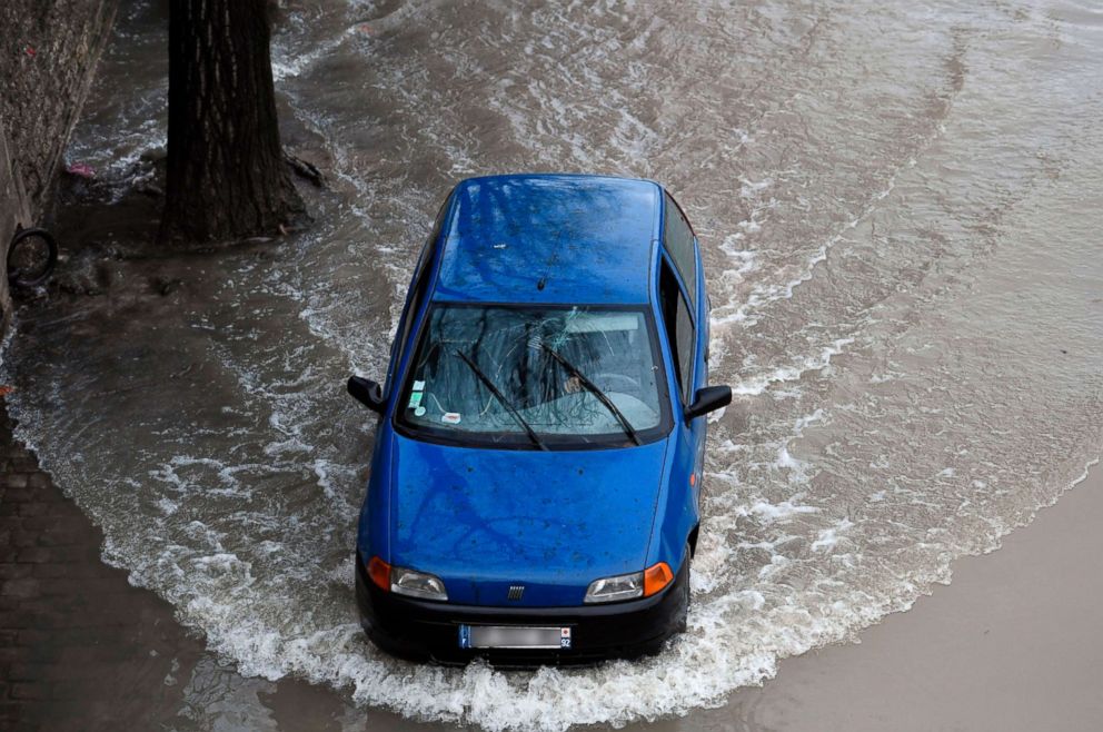 PHOTO: A car drives on the flooded banks of the Seine river in Paris on January 22, 2018. 