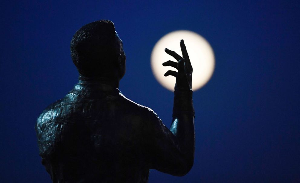 PHOTO: A super moon rises by a statue depicting Rugby Union players at Wembley Stadium in London, Jan. 31, 2018.