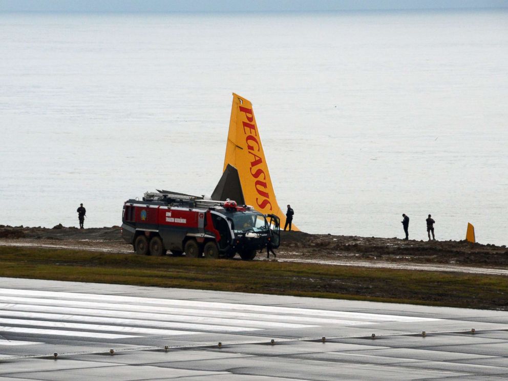 Plane skids off runway in northern Turkey