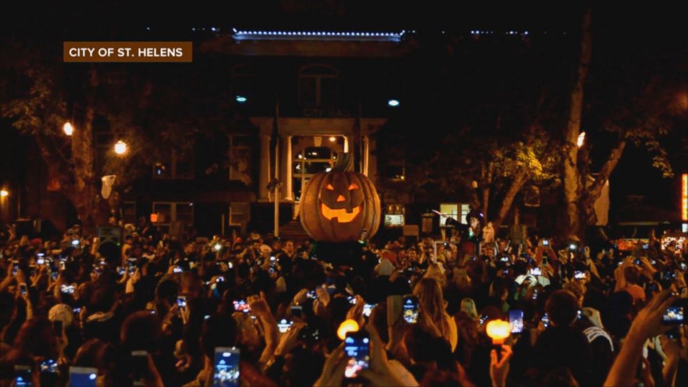 Marnie Lights 'Halloweentown' Pumpkin in St. Helens, Oregon Video ABC