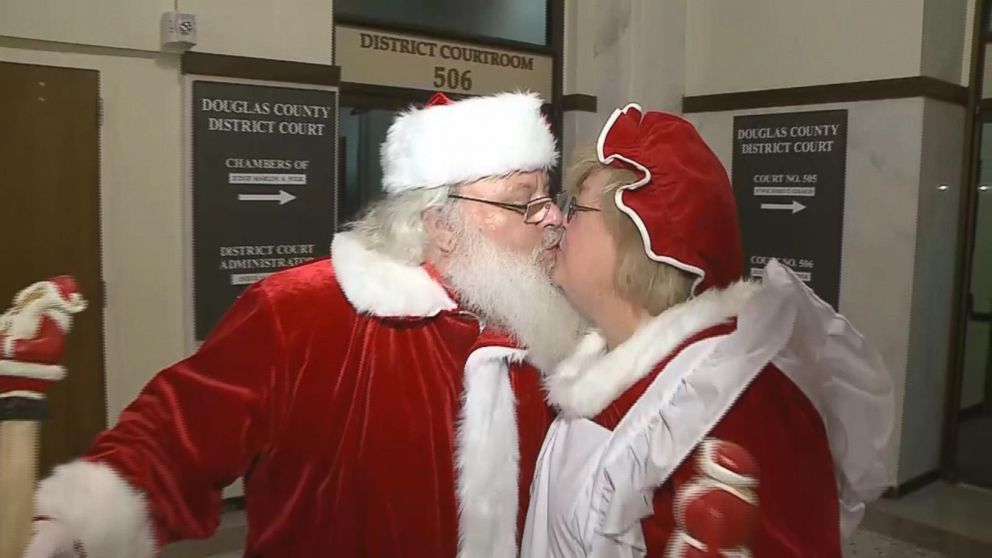 couple-officially-changes-their-names-to-santa-and-merry-christmas