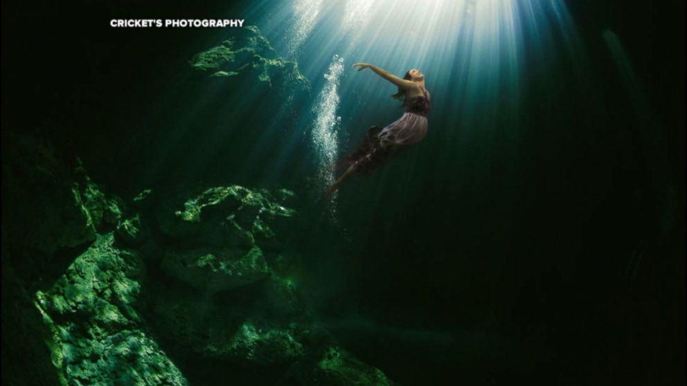 Incredible Underwater Maternity Photo Shoot Transforms Woman Into 