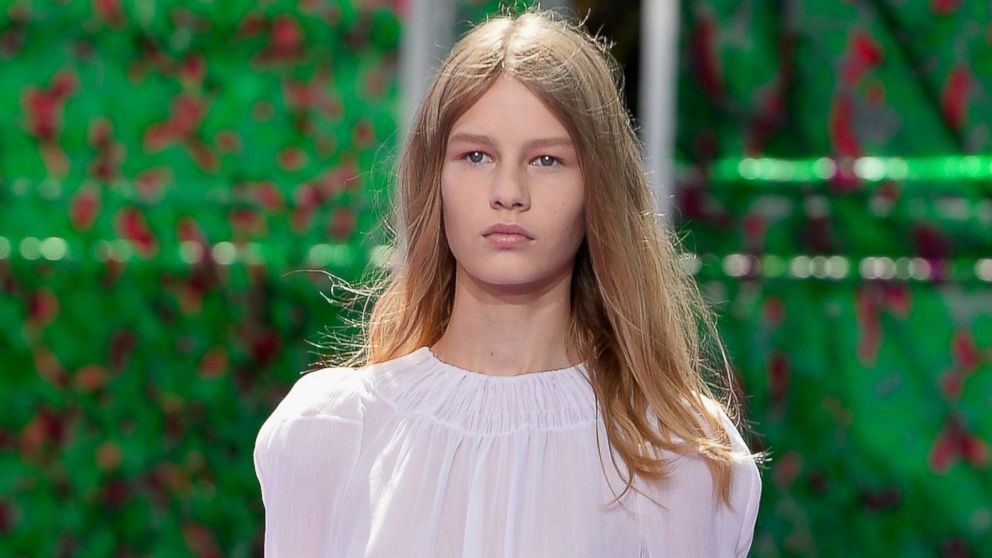 Meet The New Face Of Dior She S 14 And Her Runway Walk Sparked Major Controversy Abc News