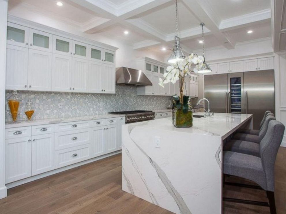 PHOTO: The kitchen inside Ne-Yos $1.9 million California home.
