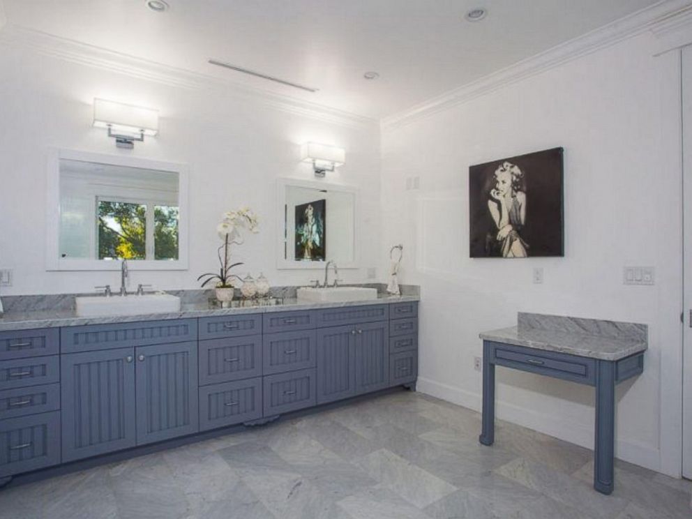 PHOTO: The bedroom inside the master bedroom inside Ne-Yos $1.9 million California home.