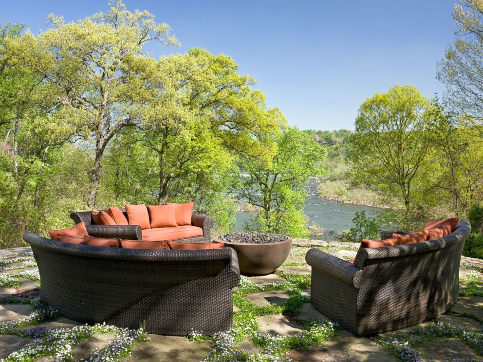 PHOTO: An outdoor space at Jacqueline Kennedy Onassis childhood home in McLean, Virginia, on the market for $49.5 million.