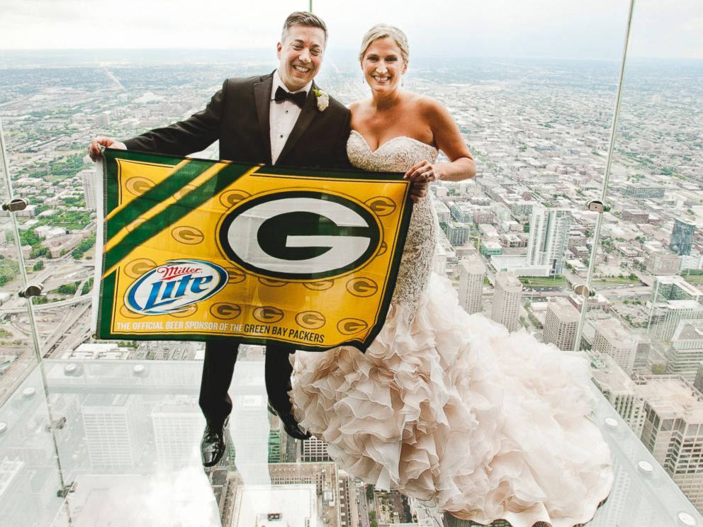 PHOTO: Green Bay super fan, Ryan Holtan-Murphy, marries woman with the last name of Packer in elaborate Packers-themed wedding.