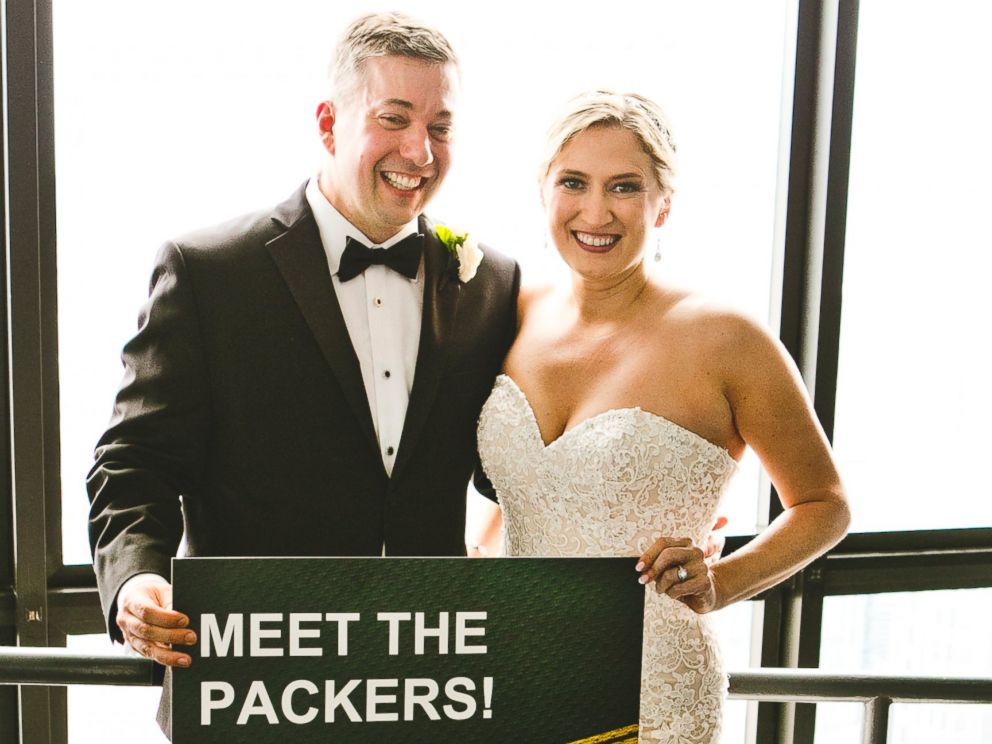 PHOTO: Green Bay super fan, Ryan Holtan-Murphy, marries woman with the last name of Packer in elaborate Packers-themed wedding.