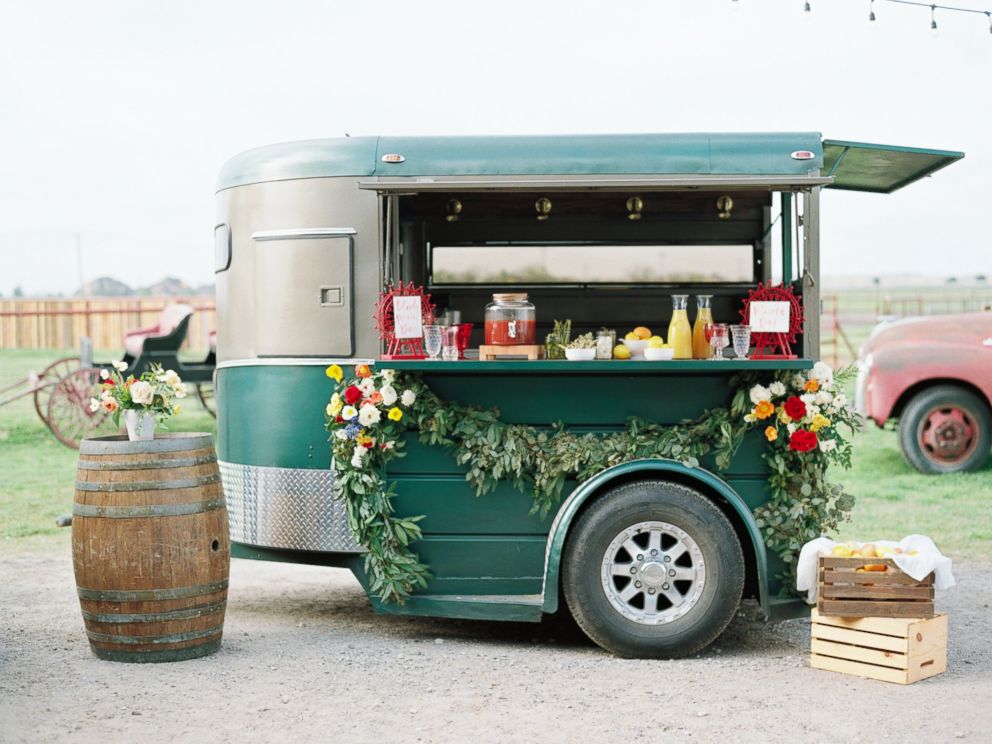 PHOTO: Evan and Melissa Tate, of Rockwall, Texas, threw an elaborate state fair-themed wedding on their familys 700-acre farm.