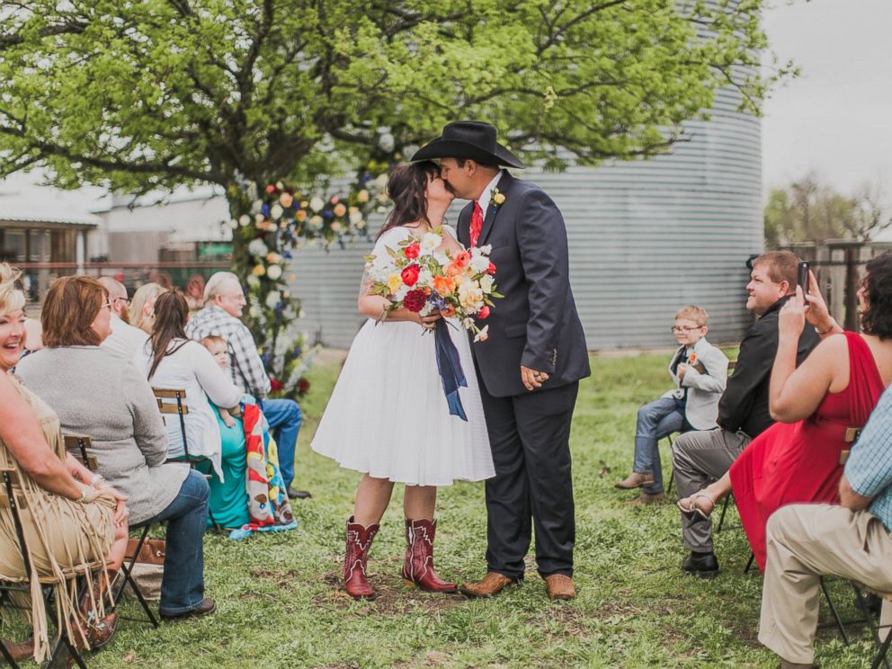 PHOTO: Evan and Melissa Tate, of Rockwall, Texas, threw an elaborate state fair-themed wedding on their familys 700-acre farm.