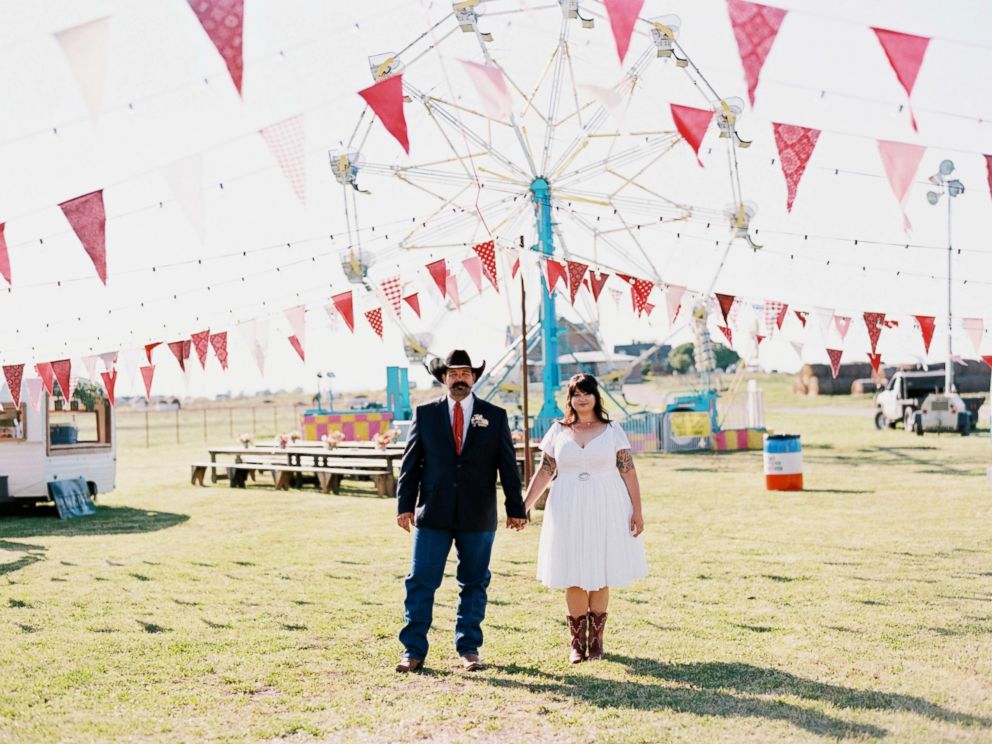PHOTO: Evan and Melissa Tate, of Rockwall, Texas, threw an elaborate state fair-themed wedding on their familys 700-acre farm.