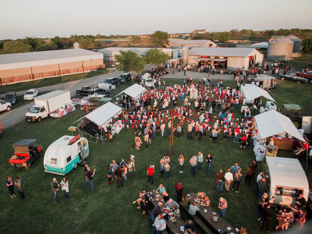 PHOTO: Evan and Melissa Tate, of Rockwall, Texas, threw an elaborate state fair-themed wedding on their familys 700-acre farm.
