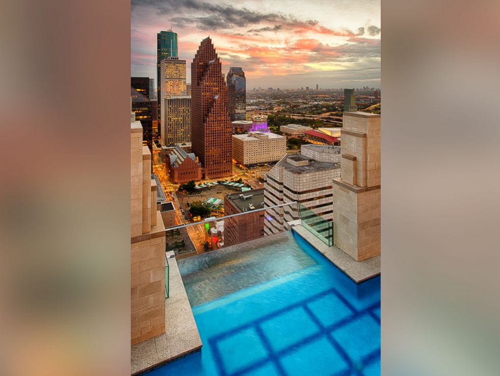 PHOTO: A portion of a Texas apartment complexs rooftop pool juts out 500 feet above downtown Houston.