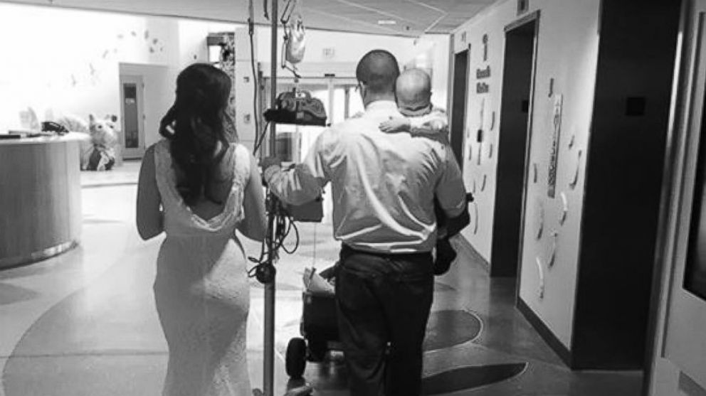 Resultado de imagen de Newlywed Parents Carry Cancer-Stricken Toddler After Hospital Wedding