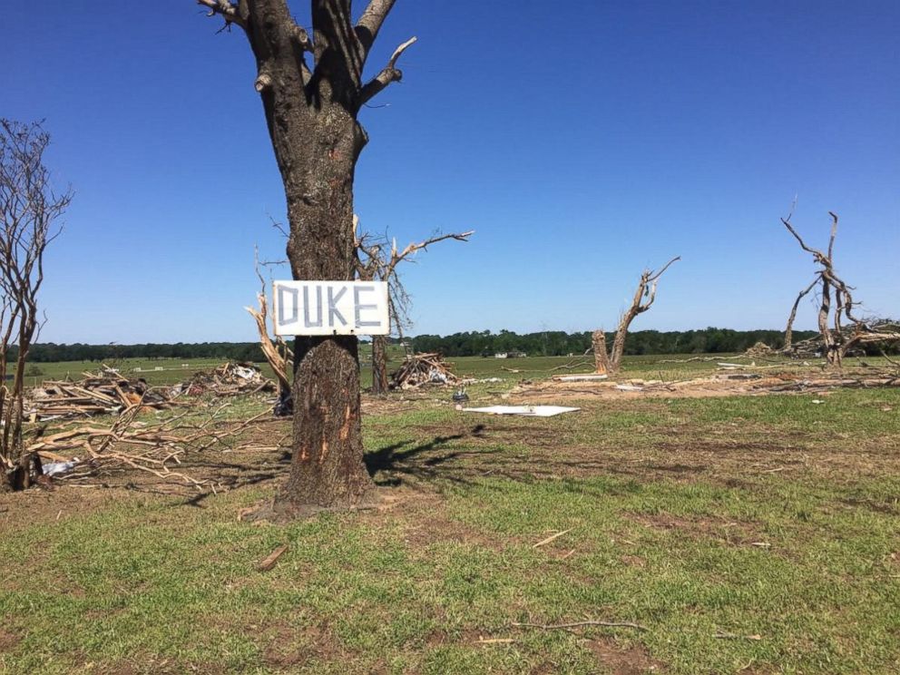 PHOTO: Hobby metal detector Nathan Wright found Ariel Dukes wedding rings among the debris after a tornado destroyed her Canton, Texas, home.