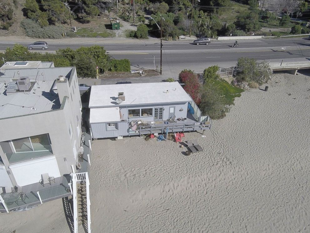 Brady Bunch Star Eve Plumb Closes 39m Sale On Malibu Home She Bought For 55k At Age 11