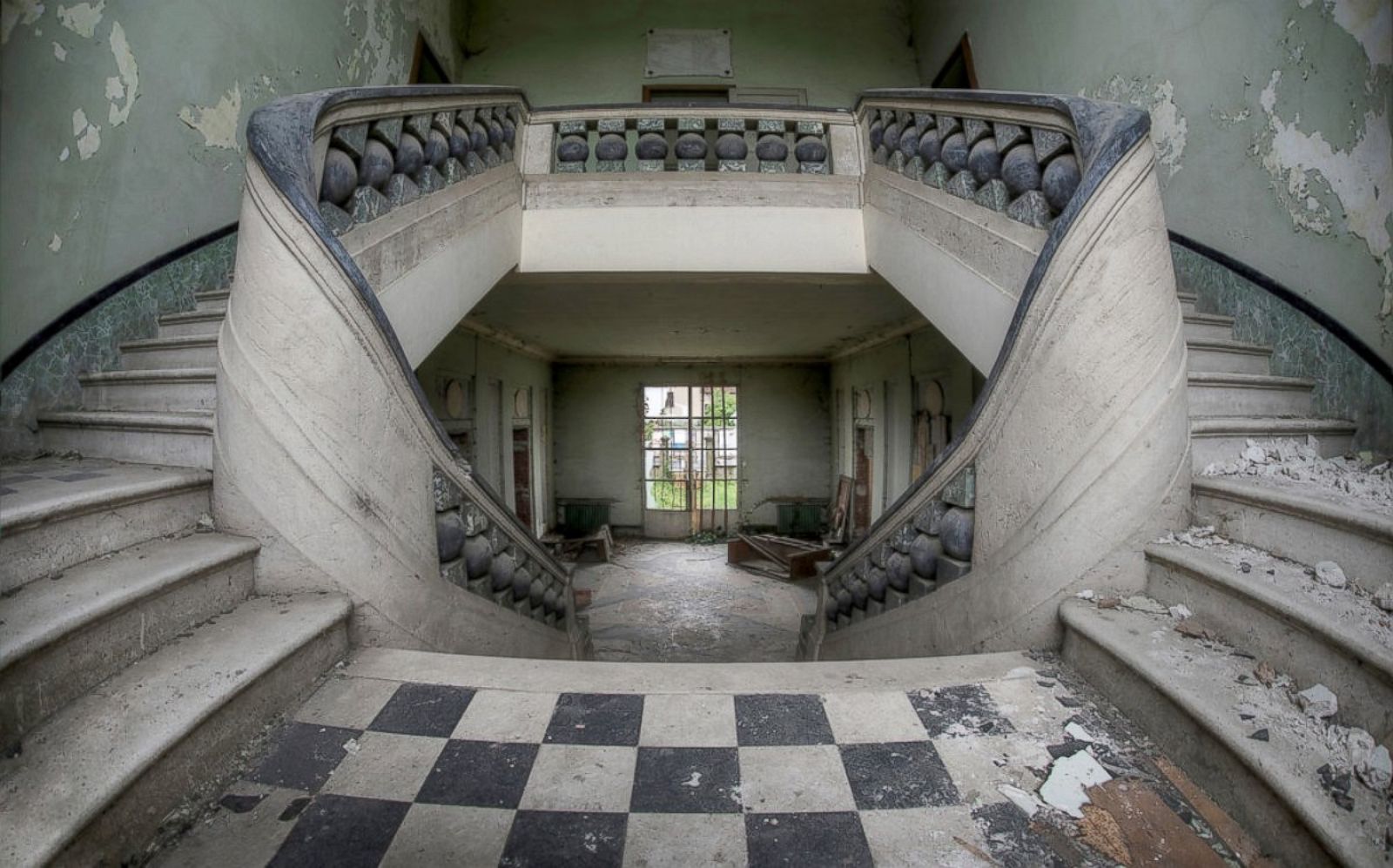 Images of These Abandoned Places Will Give You Chills ...